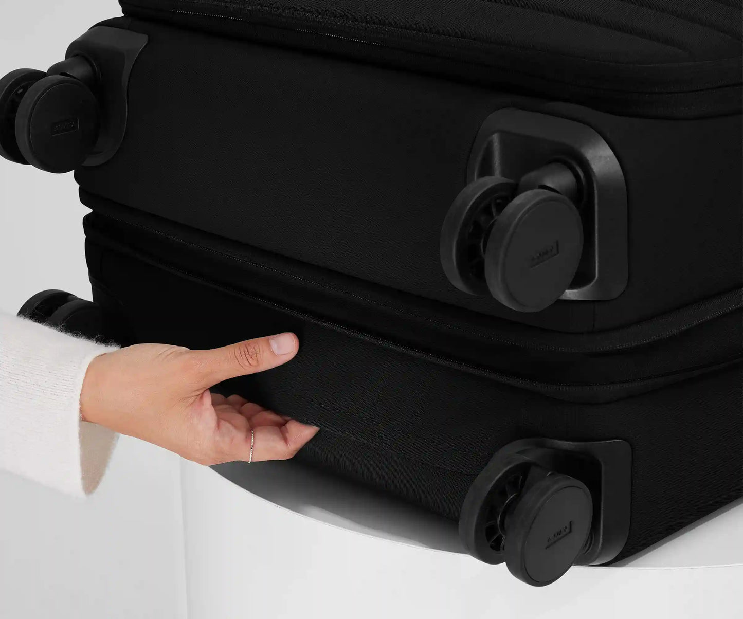 Softside Medium in Jet Black