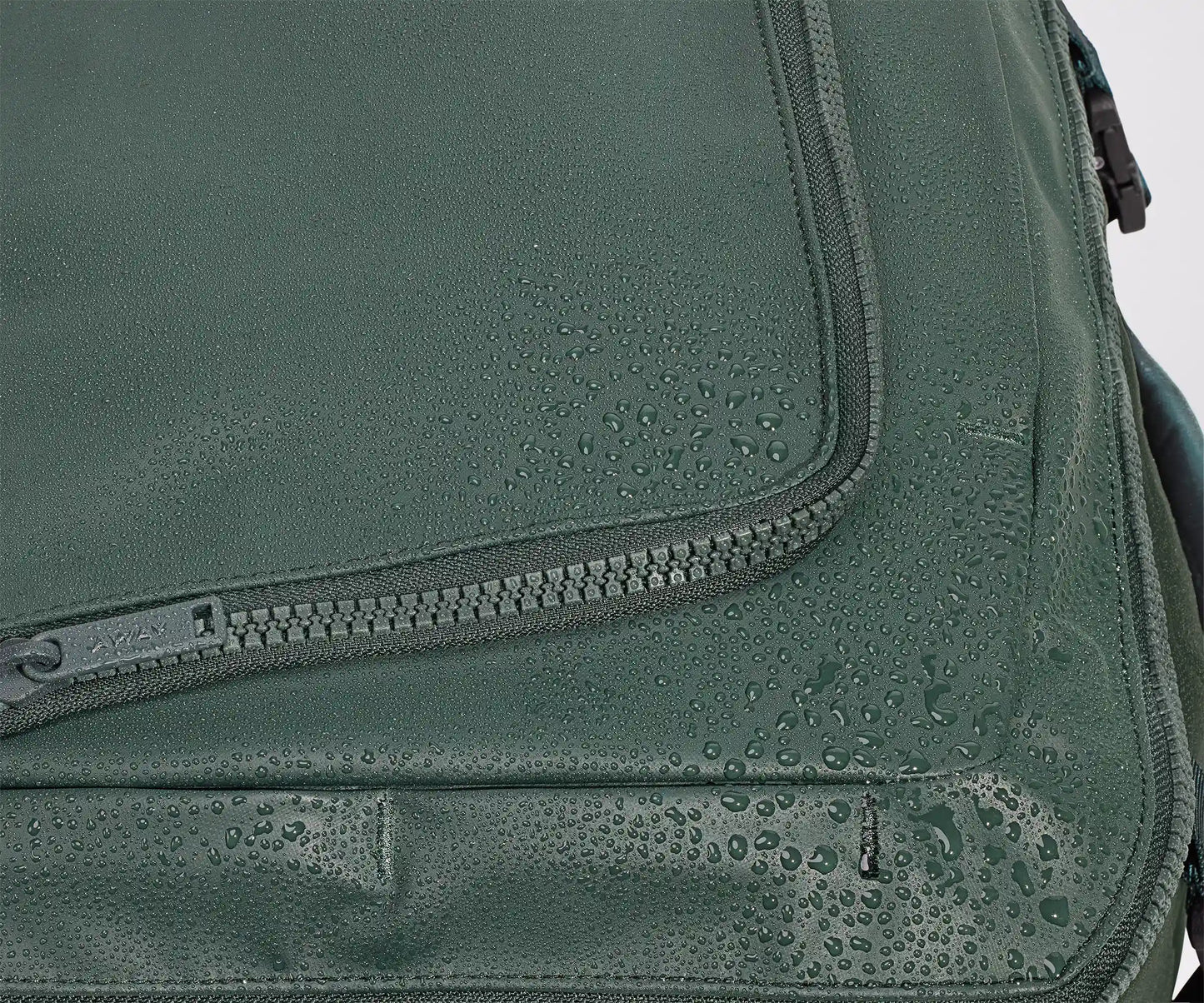 Active Convertible Backpack 25L in Forest Green