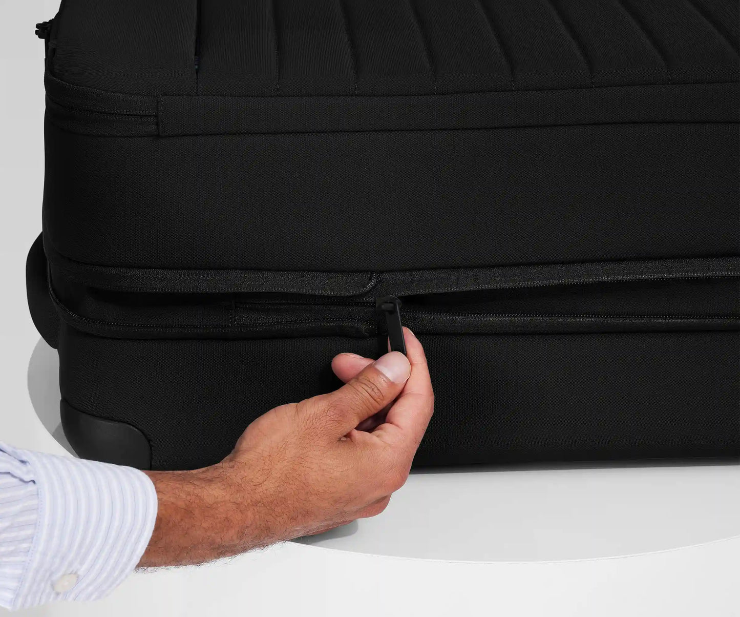 Softside Medium in Jet Black